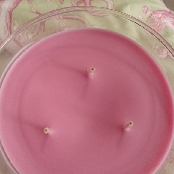 New Bath & Body Works Three Wick Candle- Iced Dragon Fruit Tea - Picture 3 of 4